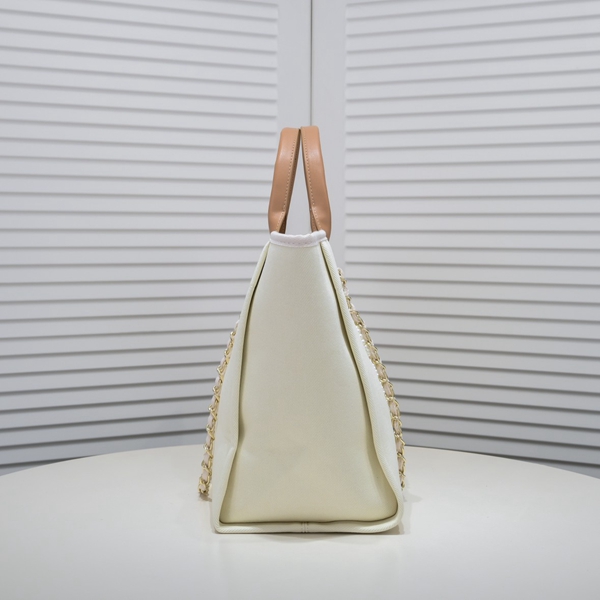 シャネルバッグ背面デザイン